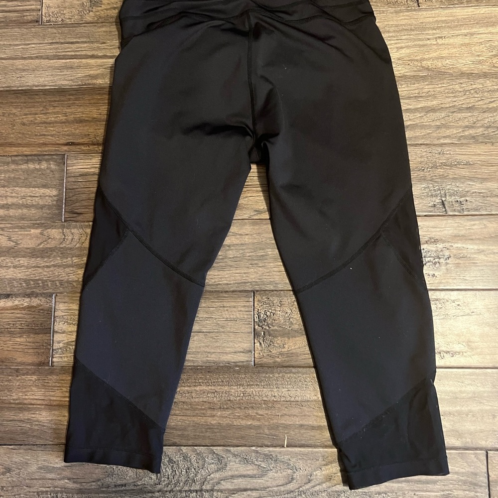 Athleta Sonar mesh black capri